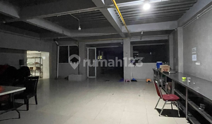 Rumah Mewah 3 Lantai Unfurnished Di Jln Media Massa 2