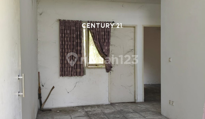 House Needs Renovation in Sriwijaya Cluster Lippo Cikarang Negotiable 2