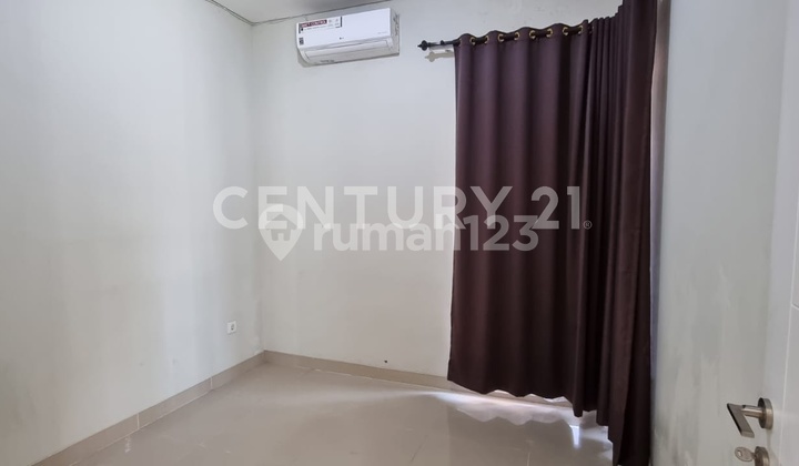 Rumah 2 Lt Hook Dan  Siap Huni Terletak  Di Grand Taruma Karawang 2
