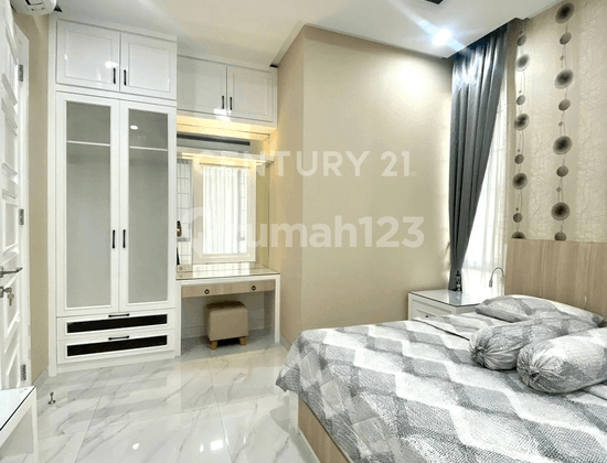 Dago Luxury 2-Story Hook House Ready to Live In 2