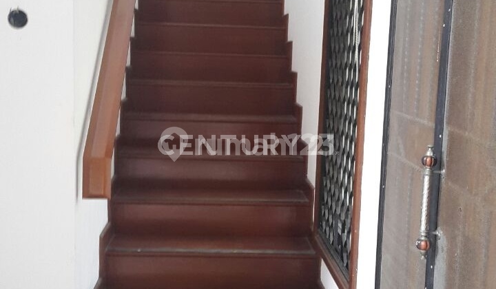 For Sale 2-Story House Immediately 2