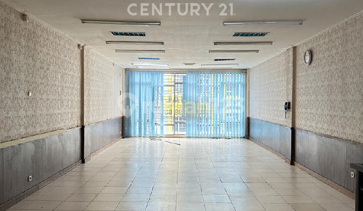 3-Story Hook Shop in Mutiara Center Shop Complex, Bekasi City 3-Story Hook Shop in Mutiara Center Shop Complex, Bekasi City