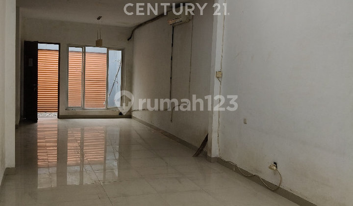 Medowgreen Lippo Cikarang, spacious, can be used for a boarding house or mess. 2