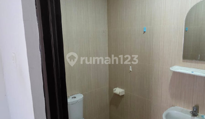 Rumah 2 Lt Semi Furnished di Cluster Cosmo Estate Lippo Cikarang