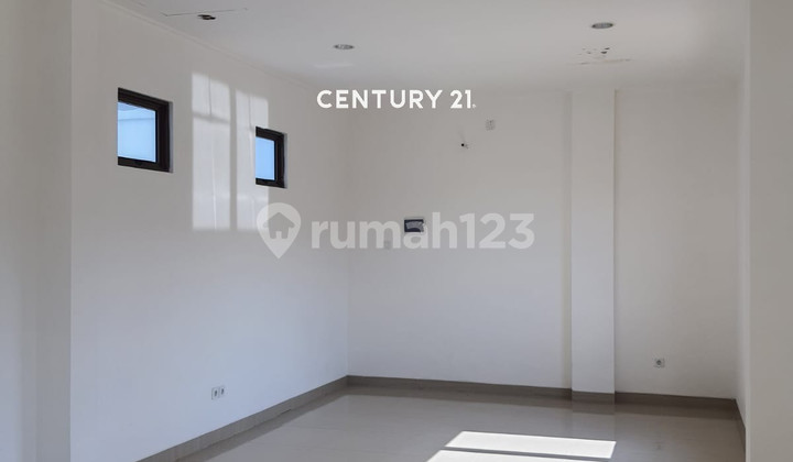 Hollywood Boulevard 3 Ready-to-Use Shop House for Rent in Jababeka 2