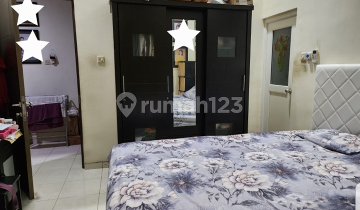 Residential House with Boarding House for Sale in Segers