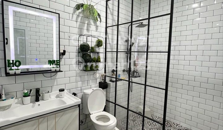 House In Meadow Green Lippo Cikarang 2