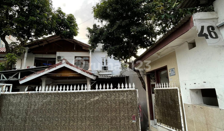Rumah Mewah 3 Lantai Unfurnished Di Jln Media Massa