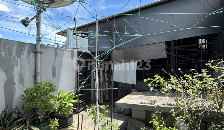 3-story house on Jl Mesjid, Cengkareng 2