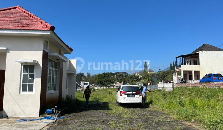 Affordable Villa in Batu City – Cool with Mountain Views