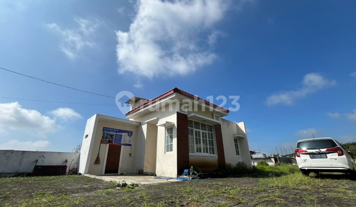 Affordable Villa in Batu City – Cool with Mountain Views