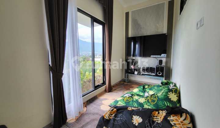 Villa View Taman Bunga Kota Batu and Mountains