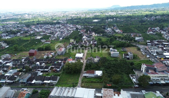 Access for 2 Cars, Ensuite Bathroom, All Within 5 Minutes to Ub Malang Campus, Boarding House for Sale 2