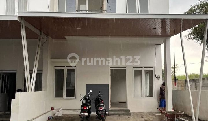 Classic European Residence Near Binus Araya Malang Campus