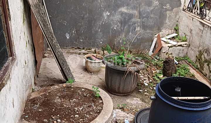 Rumah Tua Dipusat Kota Jakarta,Jarang Ada.