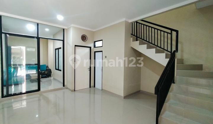 Rumah 2 Lantai Sangat Bagus Daerah Cipondoh  2