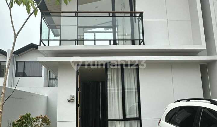 Nice 2-Story House with Canopy in Cendana Marq East, Lippo Karawaci 2