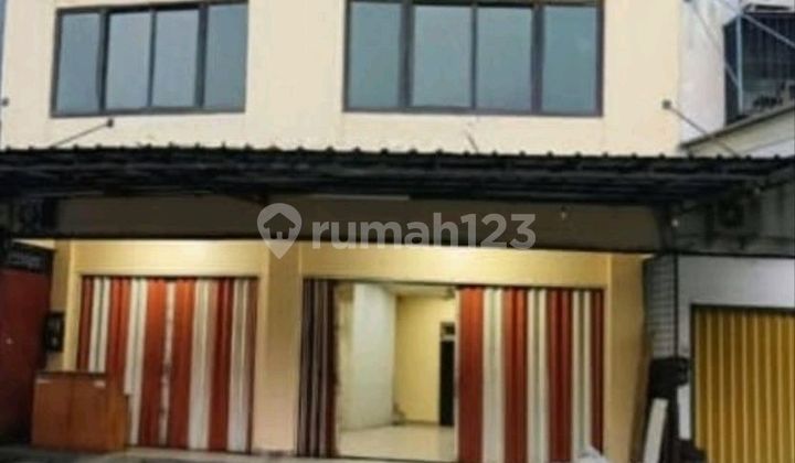 Three-and-a-Half Story Linked Shophouse, Excellent Condition, Strategic Location, Flood-Free, New Daan Mogot