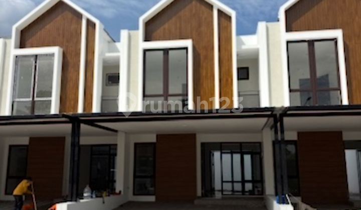 Rumah Baru 2 Lantai Di Metland Puri 2