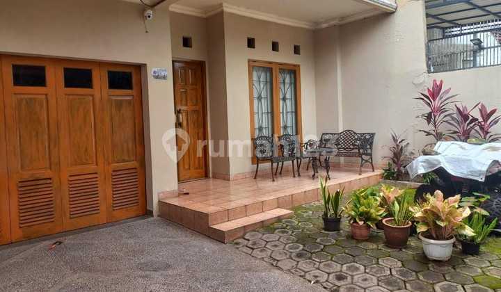 Good Condition House in Jakarta Nice House in Kebon Jeruk with Certificate of Ownership