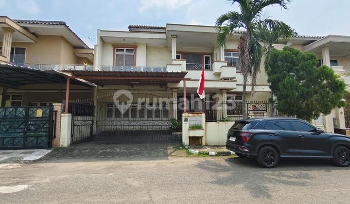 East-Facing House in Modernland House in Modernland East-Facing House in Modernland House in Modernland