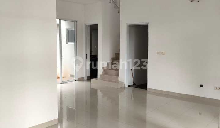 Rumah Di Greenlake 2 Lantai Kondisi Bagus