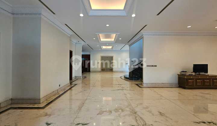 Luxury House Strategic Location in West Jakarta 2
