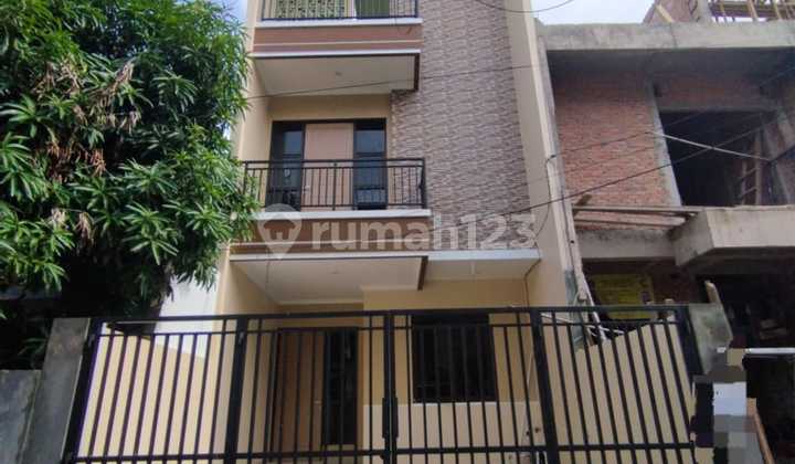 Rumah 3 Lantai Brand New Di Meruya