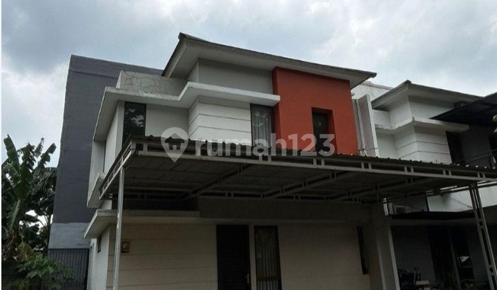 Rumah Hook Disewakan di Komplek Graha Raya
