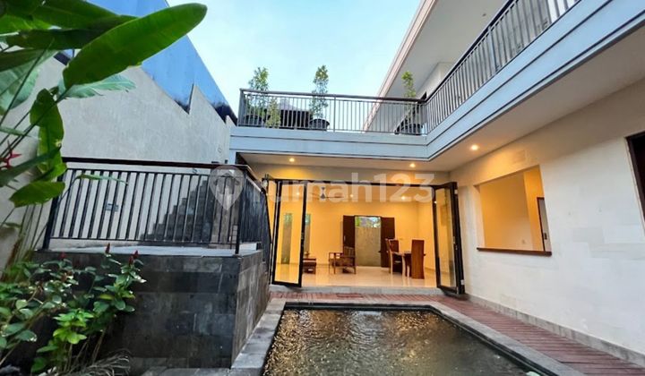 Di sewakan Villa 3 Bedroom seminyak Daerah strategis dekat Sekolah internasional 