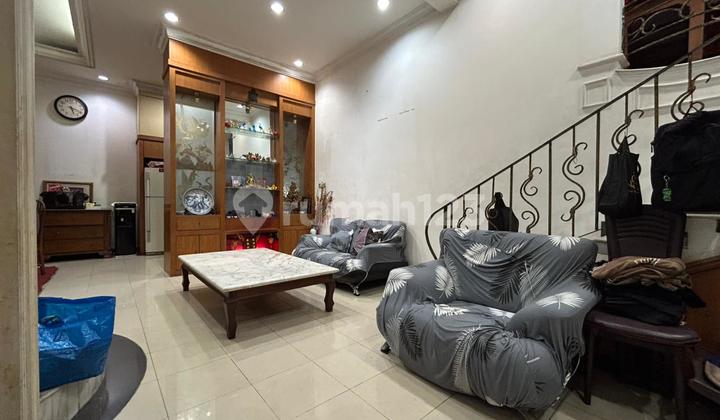 RUMAH MUARA KARANG UK 10X15 3 LANTAI HADAP UTARA SHM