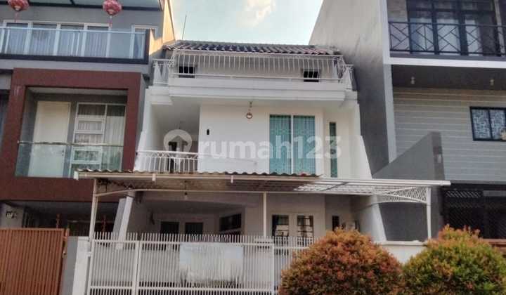 RUMAH CANTIK DENGAN LUAS 108M2 2 LANTAI SEMI FURNISHED RUMAH CANTIK DENGAN LUAS 108M2 2 LANTAI SEMI FURNISHED