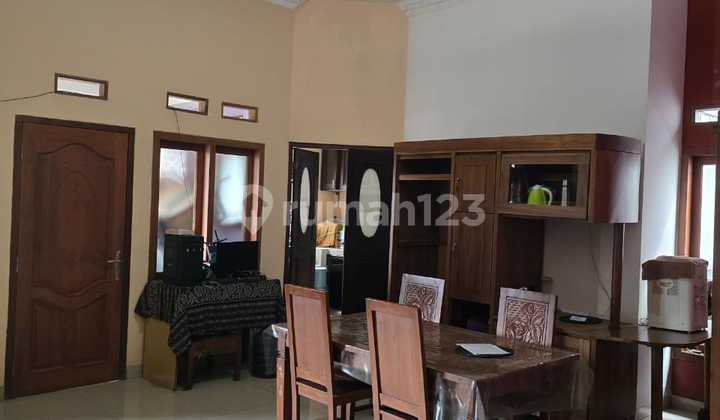 Rumah Bagus Rapi Lantai Marmer Dalam Cluster di Kota Wisata Rumah Bagus Rapi Lantai Marmer Dalam Cluster di Kota Wisata