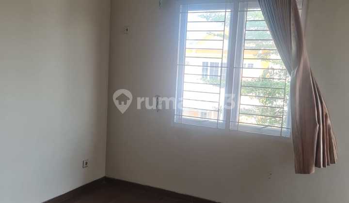 Rumah Bagus 2 Lantai Rapi Dekat Market City di Kota Wisata