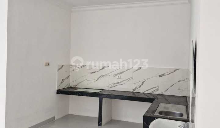 Nice Ready-to-Live Cozy House Near Mall in Kota Wisata 2