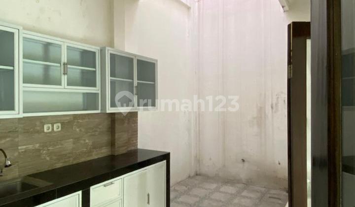 Rumah Bagus 2 Lantai Strategis di Citra Grand 2