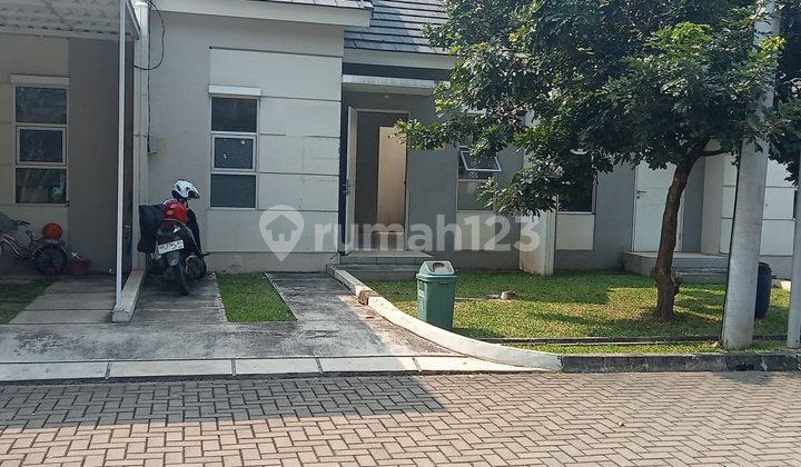 Rumah Murah Rapi Dalam Cluster Depan Taman  Di Srimaya Residence
