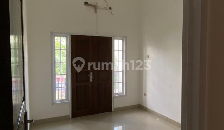 Rumah Bagus 2 Lantai Strategis di Citra Grand 1