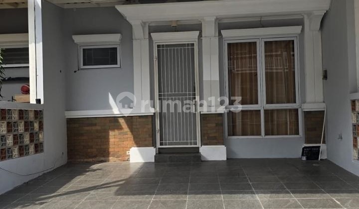 Beautiful 2-Story House Ready to Occupied Near Starbucks in Kota Wisata