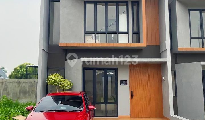 Two-Story House Near Mall and BSD Station Two-Story House Near Mall and BSD Station