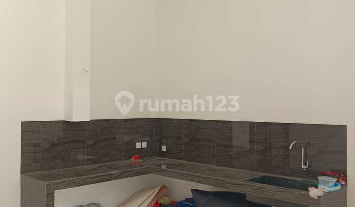 New Metland House, Southeast Facing, 3 Floors 2