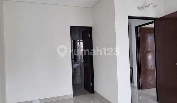 Rumah Metland Northbend, 3 Kamar Tidur, 2 Lantai