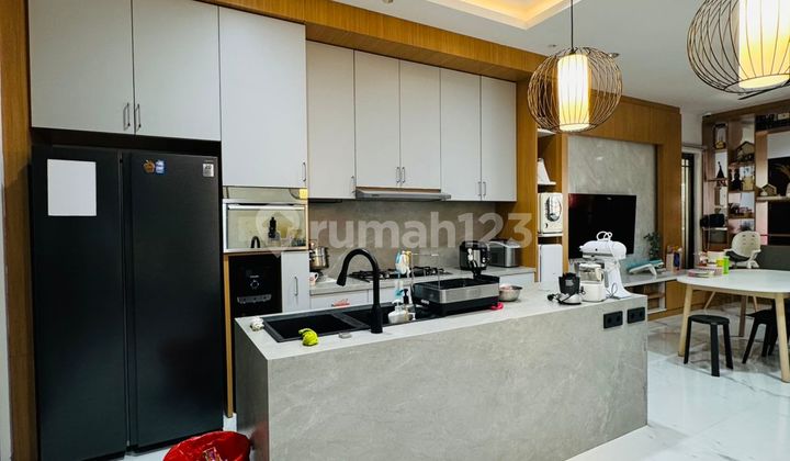 Greenlake Asia House, Corner, Semi-Furnished,