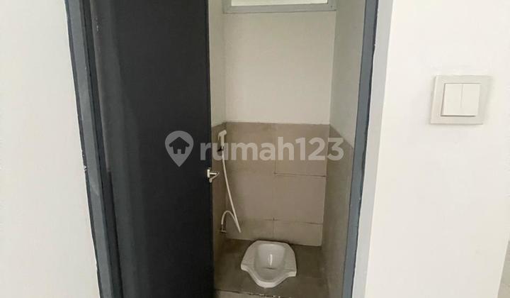 Warehouse Office Duta Indah Starhub, Loading 40ft Container Warehouse Office Duta Indah Starhub, Loading 40ft Container