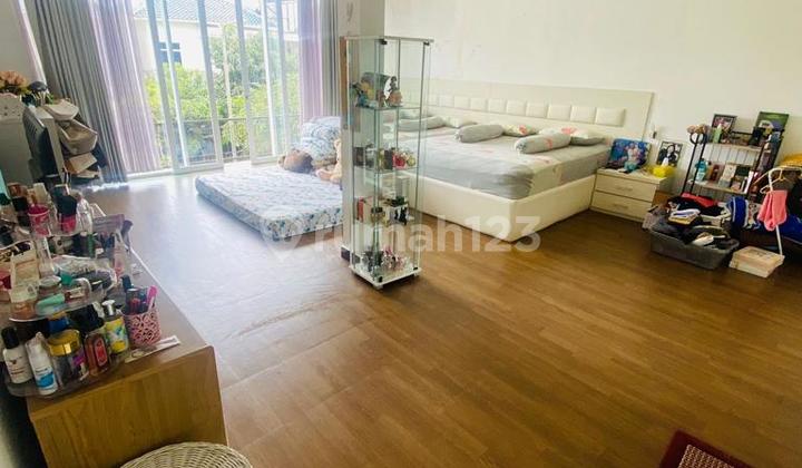 Rumah Mewah Modernland, Ada Kolam Renang, Hadap Timur