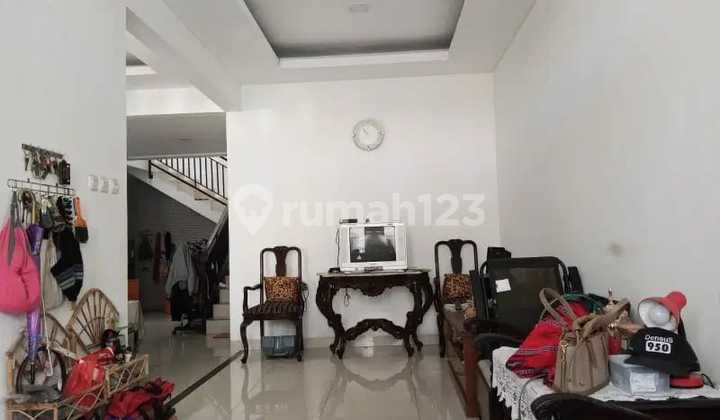 "Seize the opportunity! This house is for sale at a pocket-friendly price."