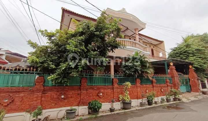Rumah Mewah Hook 2 Lt 300M Kokoh dan Strategis di Pondok Kelapa