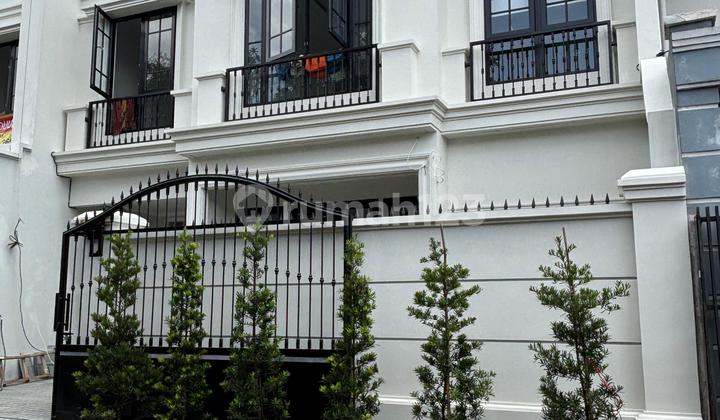 American Classic With Private Rooftop In Central Jakarta