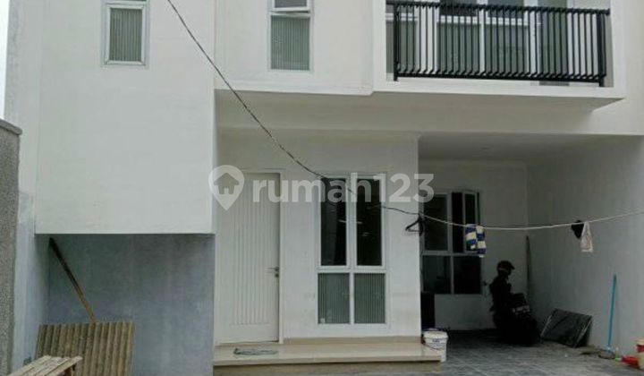 Lebar 10M! Rumah Mewah 2 Lantai di Jatiwaringin Hanya 1 Milyar!! Lebar 10M! Rumah Mewah 2 Lantai di Jatiwaringin Hanya 1 Milyar!!