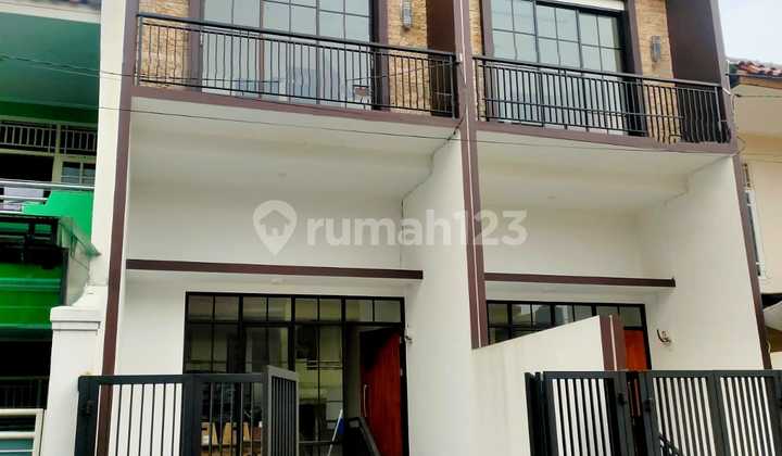 Eksklusif! Rumah Mewah di Lokasi Premium Pondok Kelapa 2